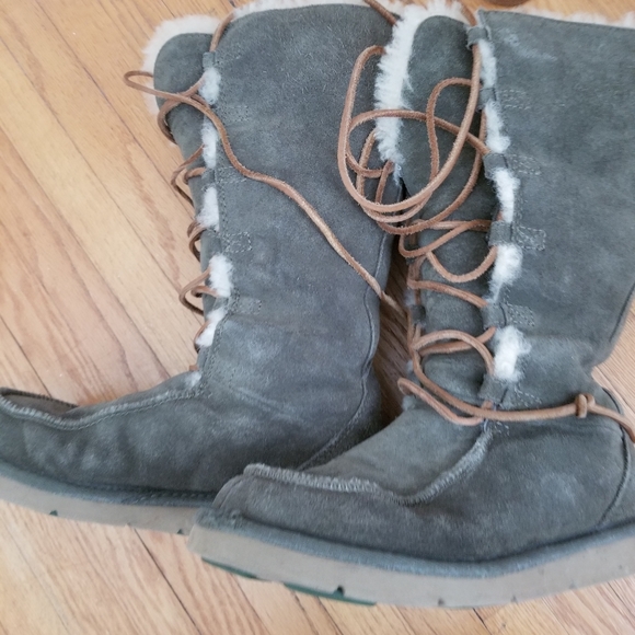 Ugg Boots. Size 7. Good Condition - Picture 12 of 12